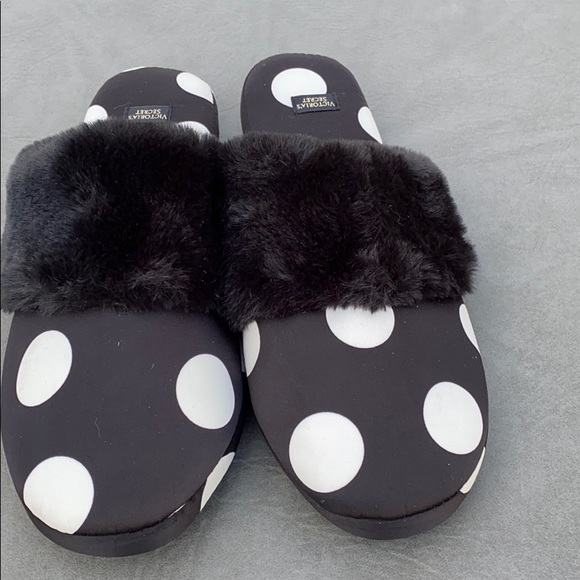 Victoria secret slippers new with out tags - Picture 3 of 5